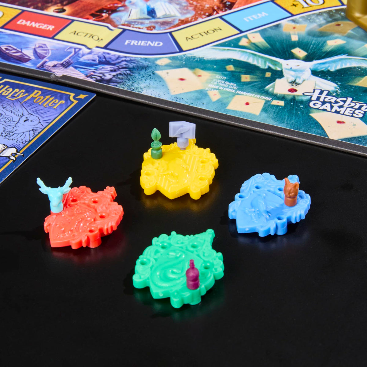 Board Game 2 to 4 Players Ages 8+ P78388